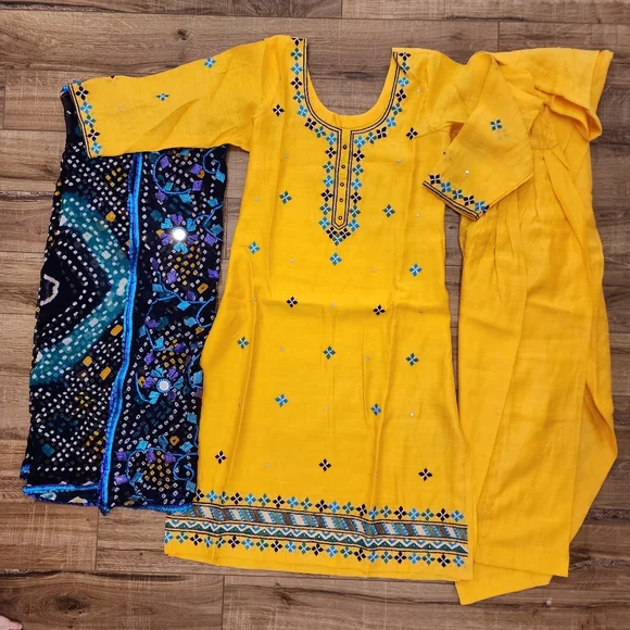 Indian suit - Picture 11 of 11